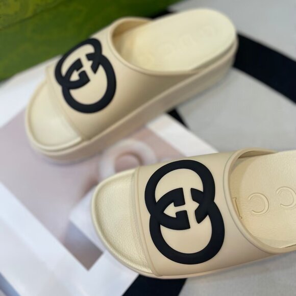 Gucci Cream and Black Women's Slippers - Picture 4 of 9